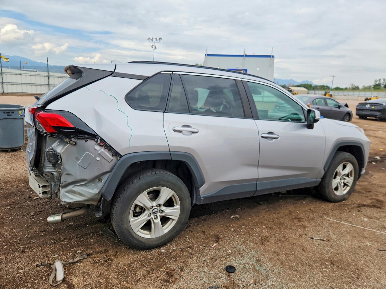 2021 TOYOTA RAV4 XLE — снимка 3
