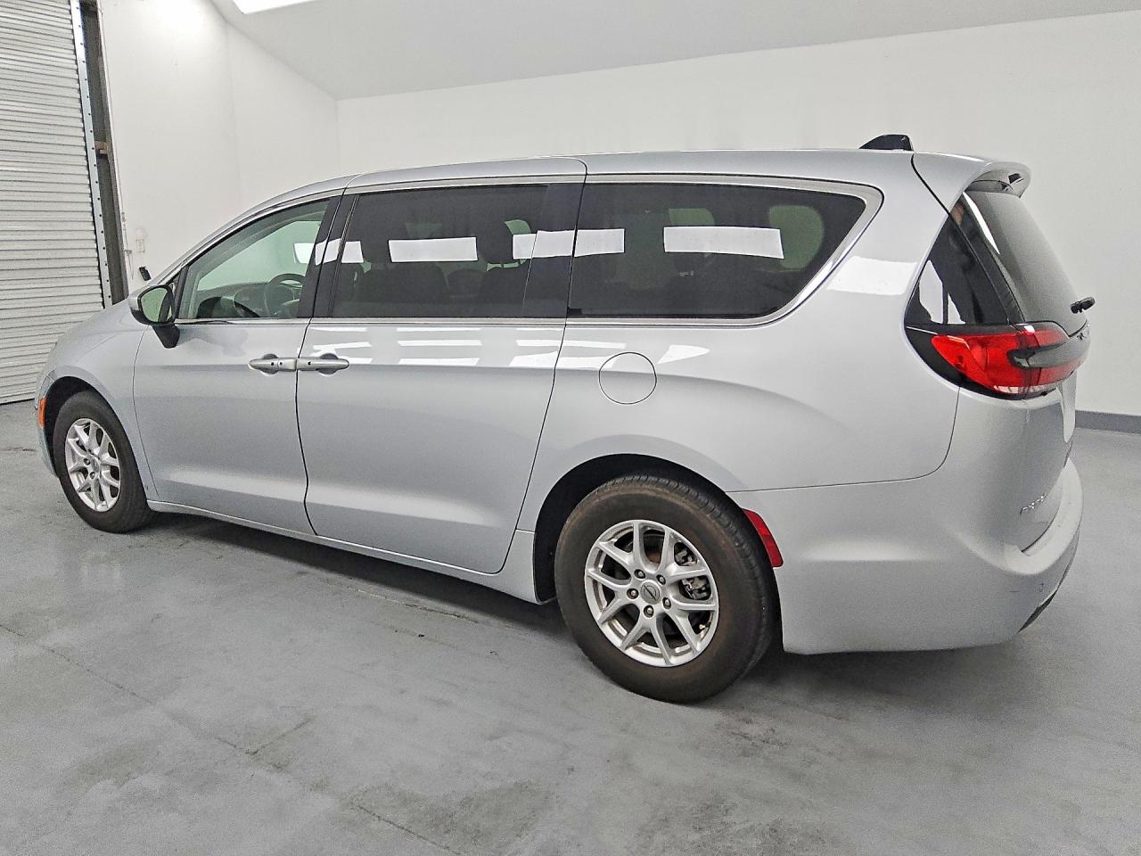 2023 CHRYSLER PACIFICA TOURING L — снимка 2