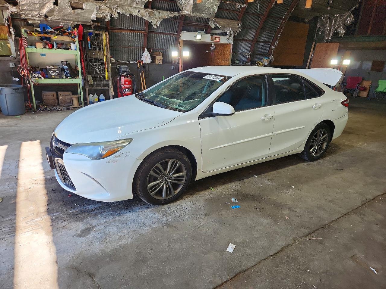 2015 TOYOTA CAMRY SE