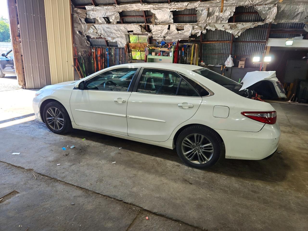 2015 TOYOTA CAMRY SE — снимка 2