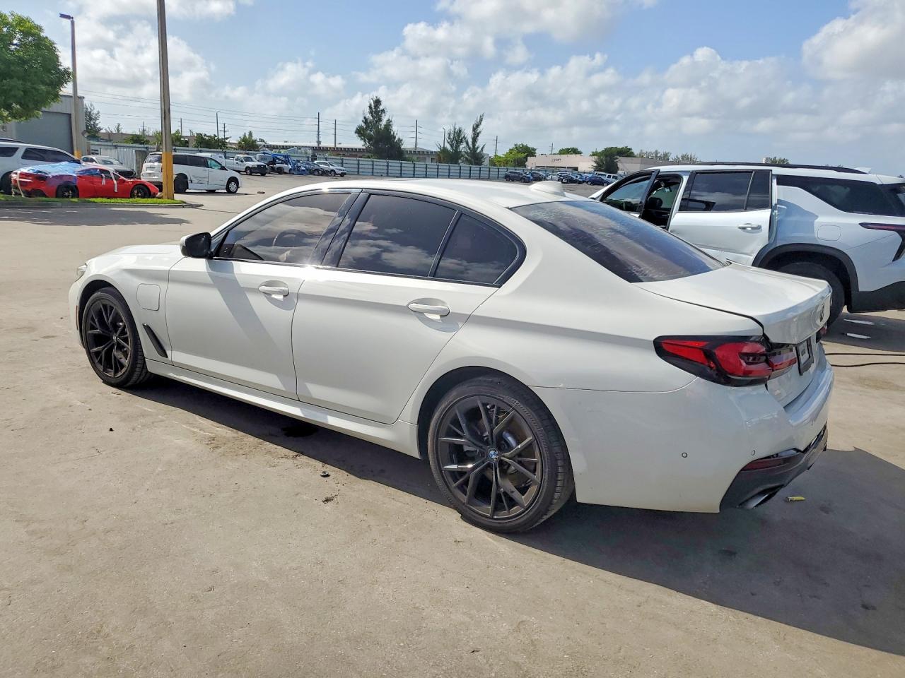 2021 BMW 530E — снимка 2