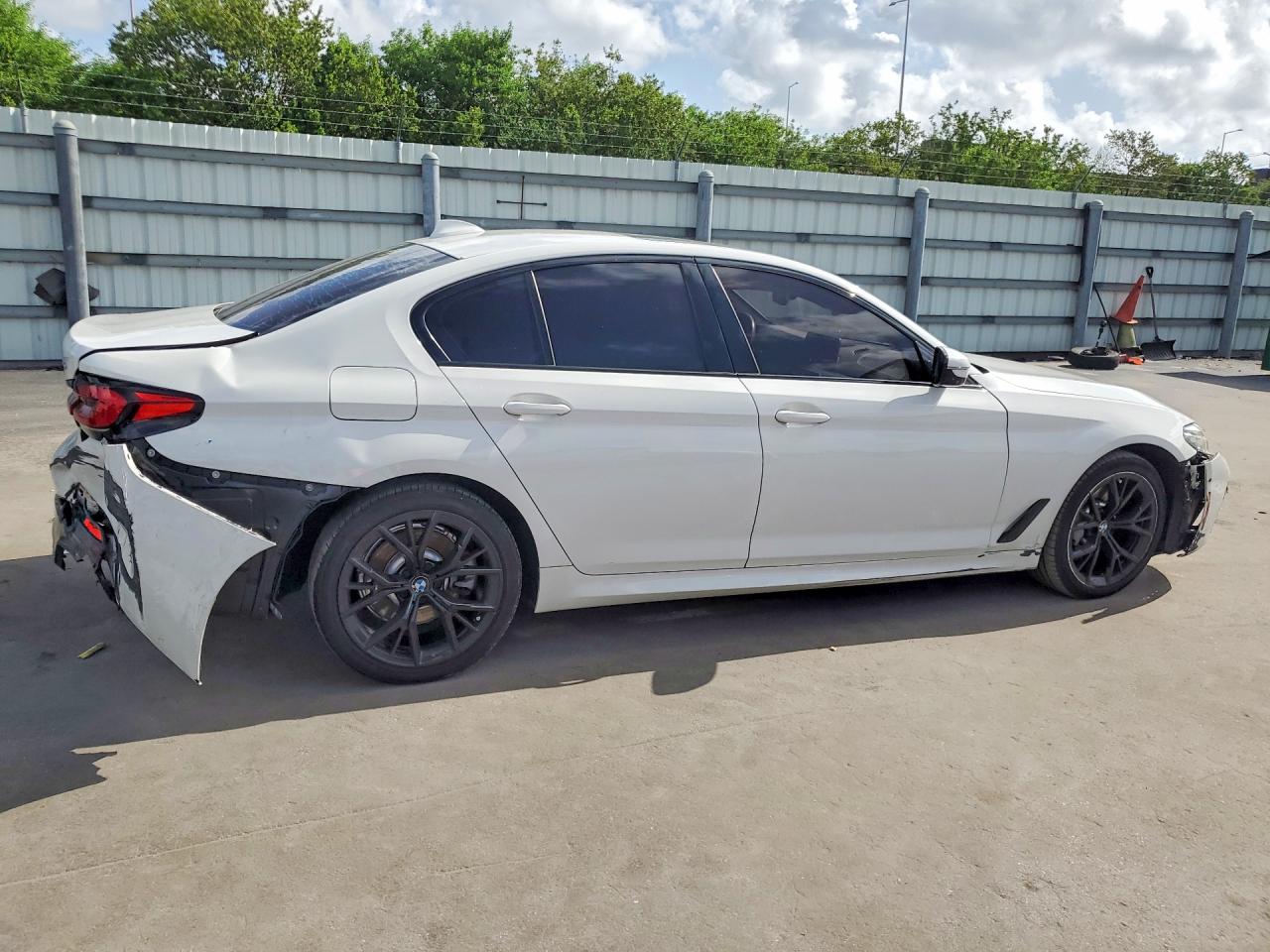 2021 BMW 530E — снимка 3