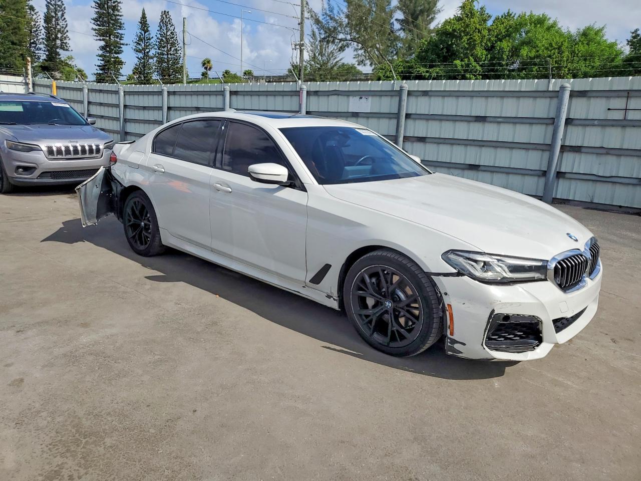 2021 BMW 530E — снимка 4