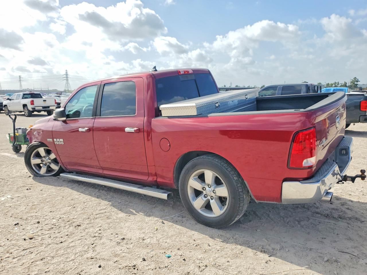 2015 RAM 1500 SLT — снимка 2