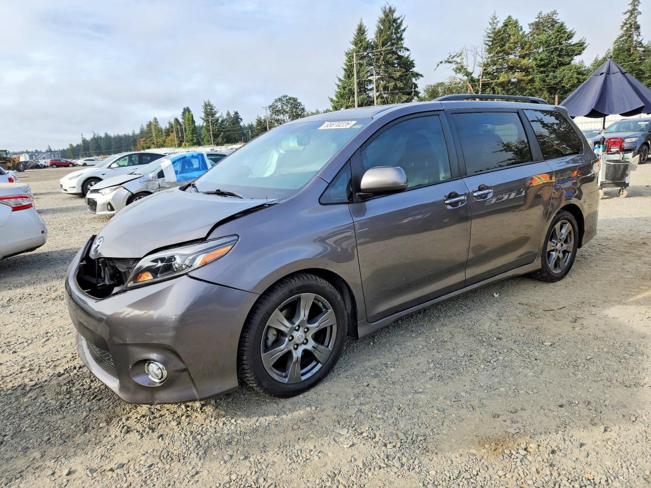 2017 TOYOTA SIENNA SE