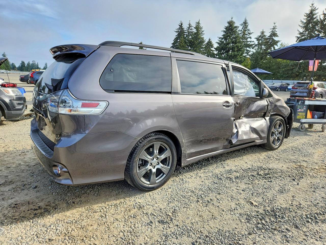2017 TOYOTA SIENNA SE — снимка 3