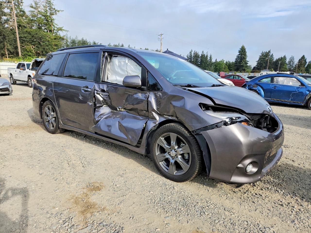 2017 TOYOTA SIENNA SE — снимка 4