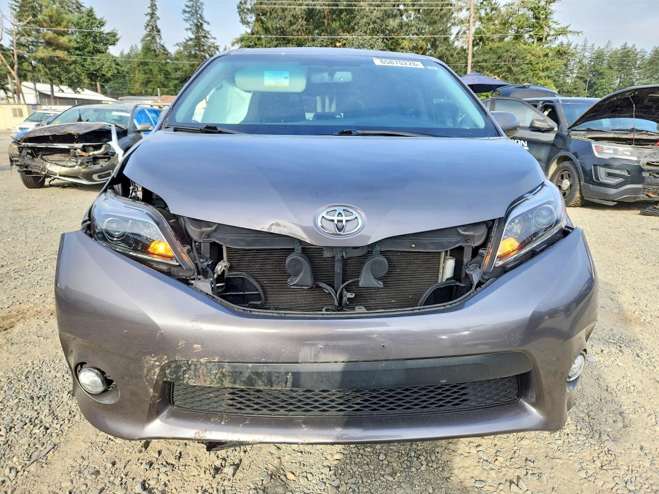 2017 TOYOTA SIENNA SE — снимка 5
