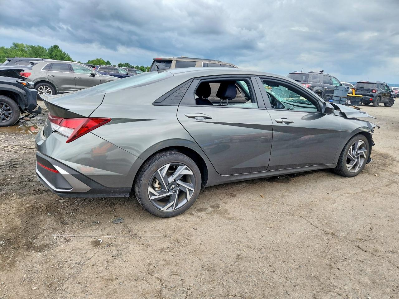 2025 HYUNDAI ELANTRA SEL SPORT — снимка 3