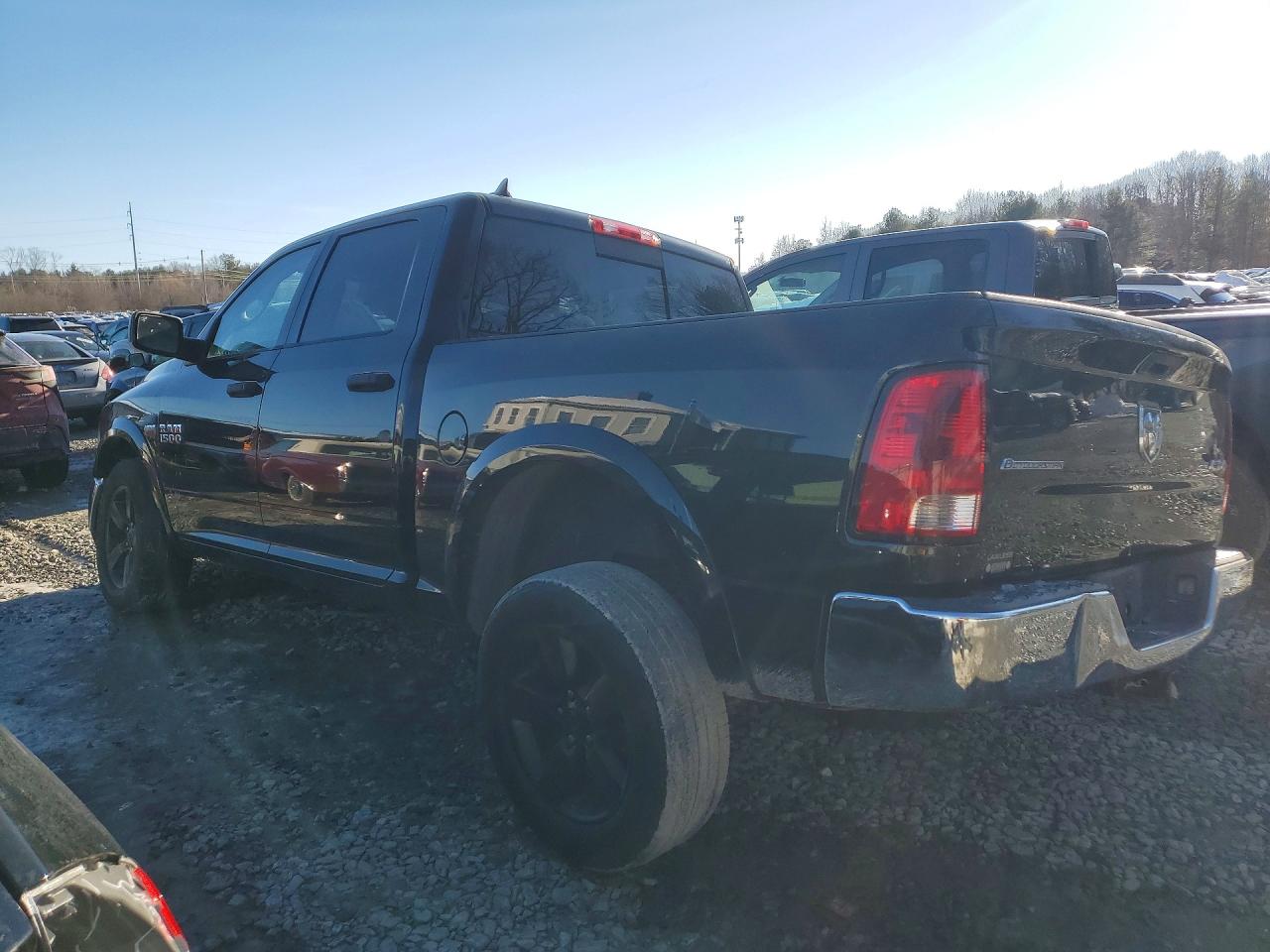 2015 RAM 1500 SLT — снимка 2