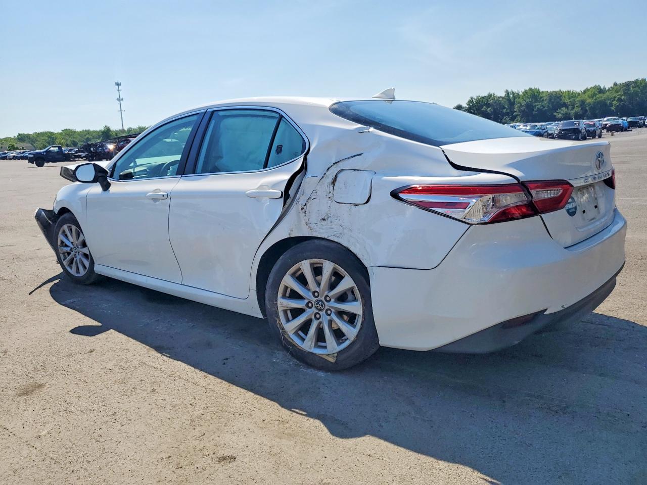 2019 TOYOTA CAMRY LE — снимка 2