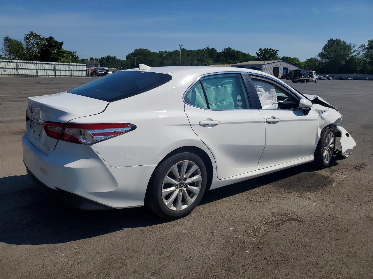 2019 TOYOTA CAMRY LE — снимка 3