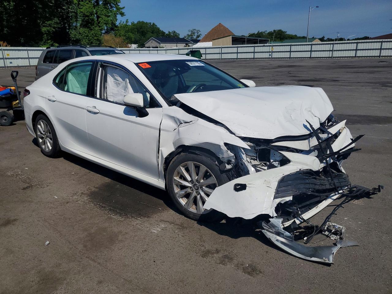 2019 TOYOTA CAMRY LE — снимка 4
