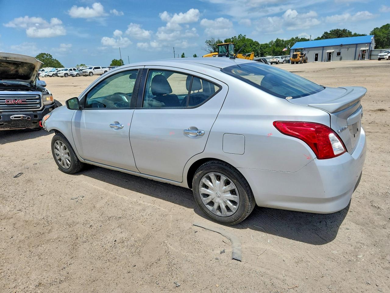2018 NISSAN VERSA SV — снимка 2