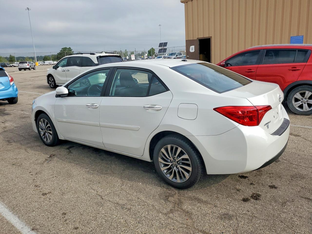 2019 TOYOTA COROLLA XLE — снимка 2