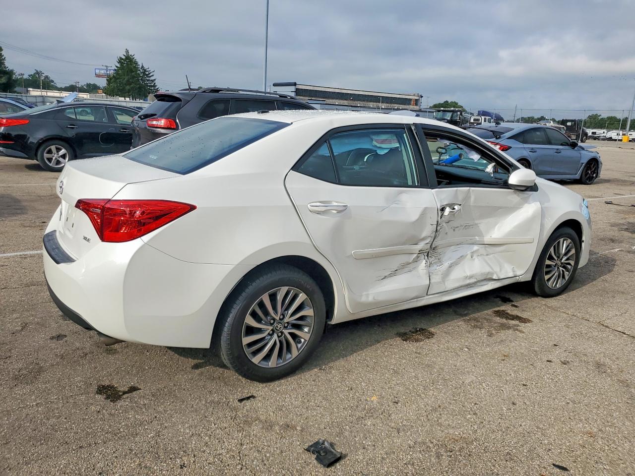 2019 TOYOTA COROLLA XLE — снимка 3