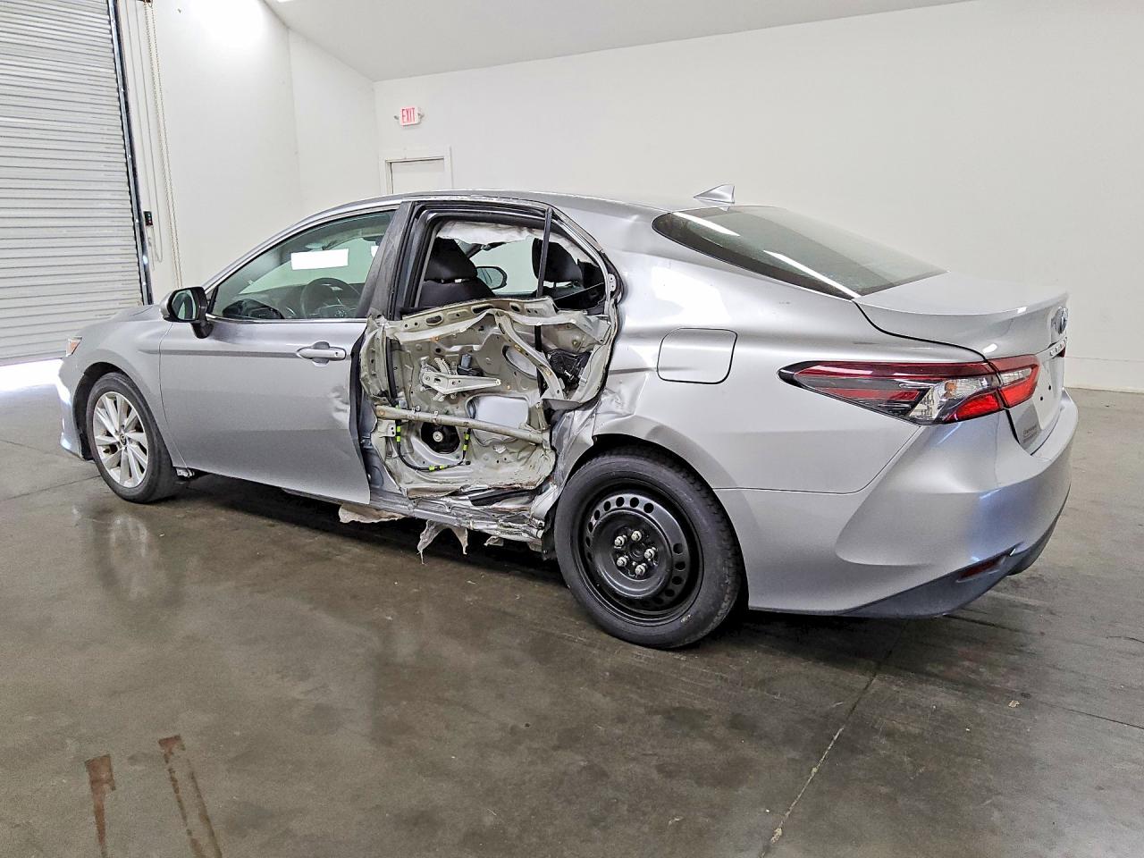 2022 TOYOTA CAMRY LE — снимка 2
