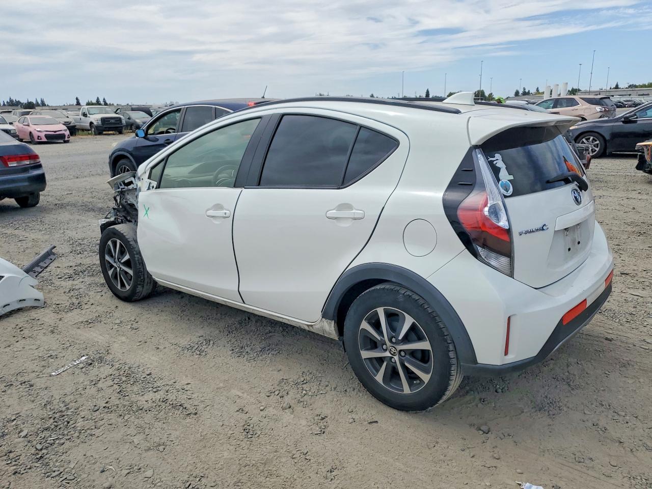 2018 TOYOTA PRIUS C TWO — снимка 2