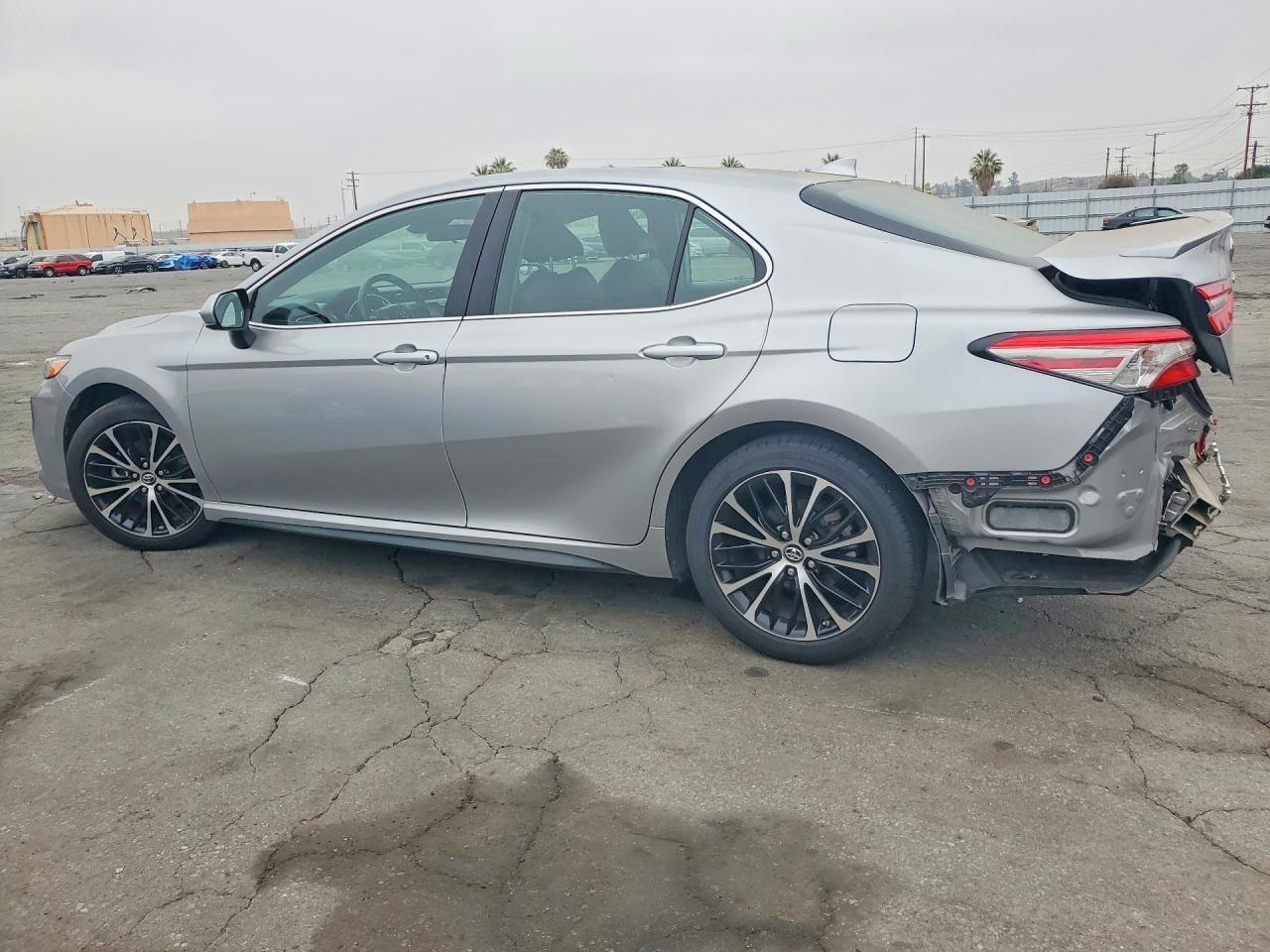 2019 TOYOTA CAMRY SE — снимка 2