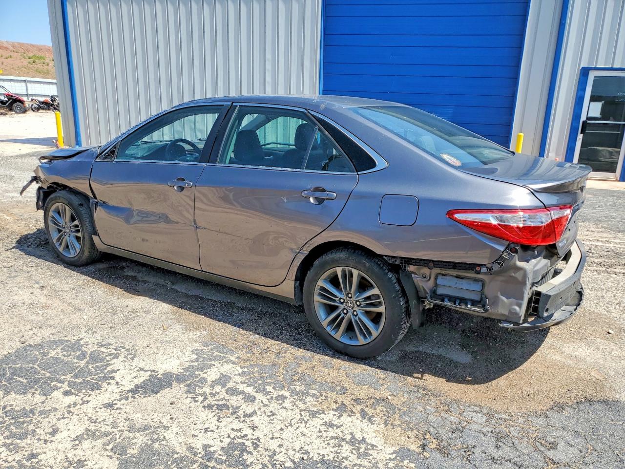 2017 TOYOTA CAMRY SE — снимка 2