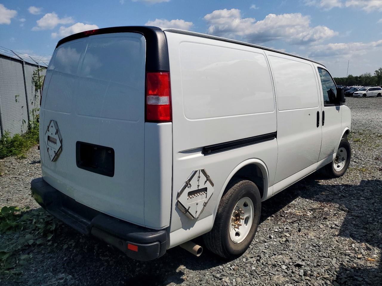 2024 CHEVROLET EXPRESS G2500 — снимка 3