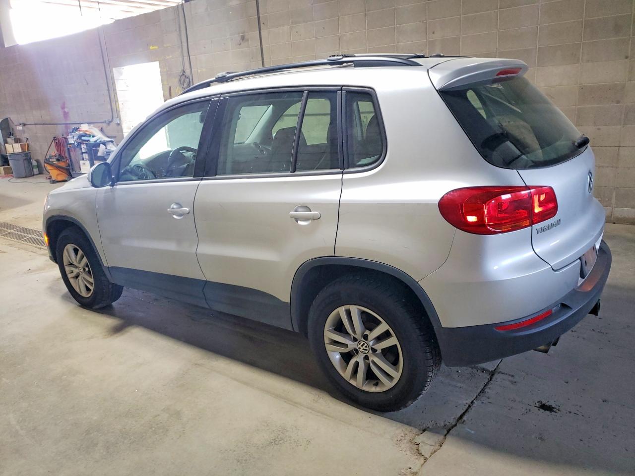2016 VOLKSWAGEN TIGUAN S — снимка 2