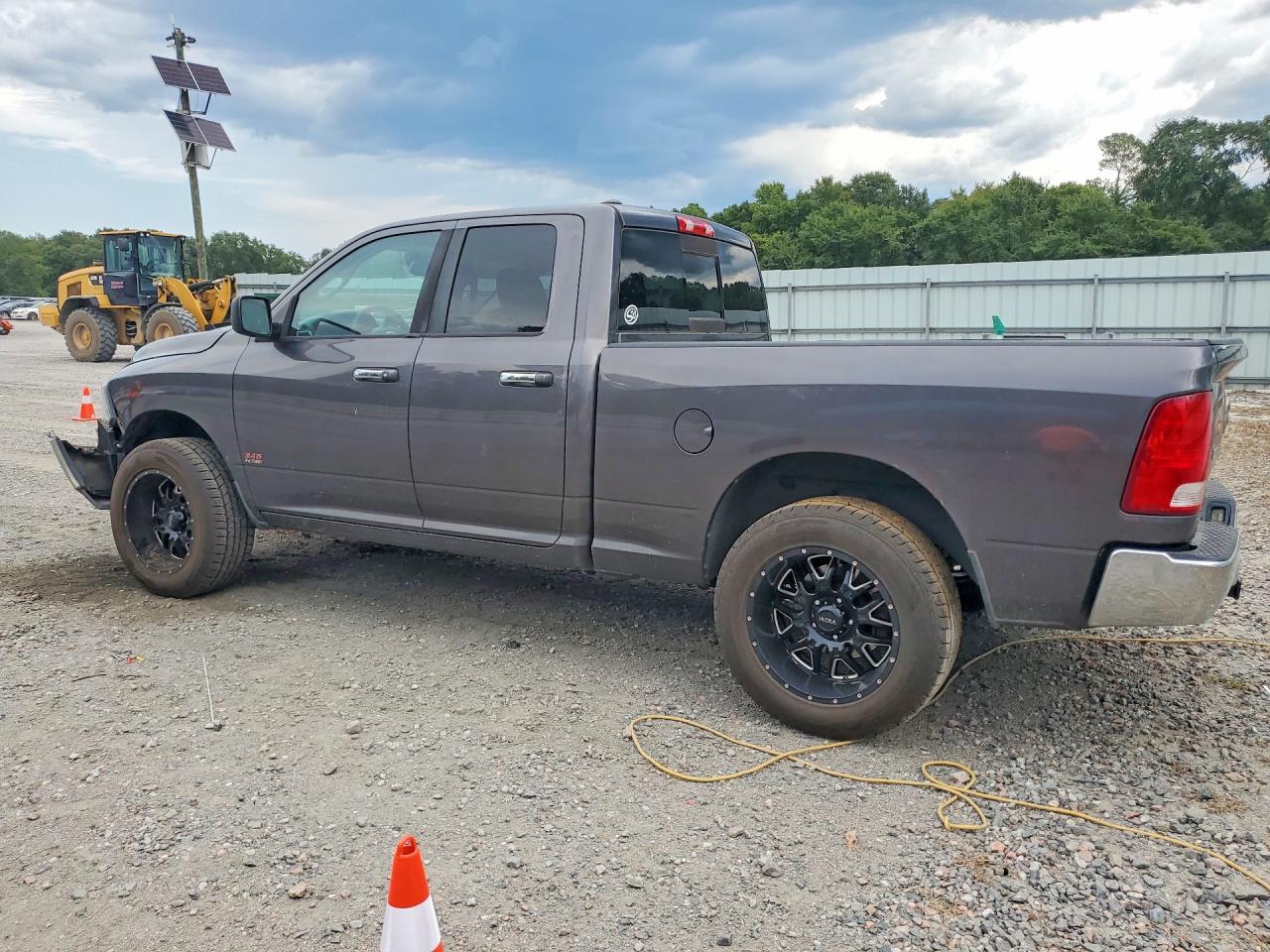 2016 RAM 1500 SLT — снимка 2