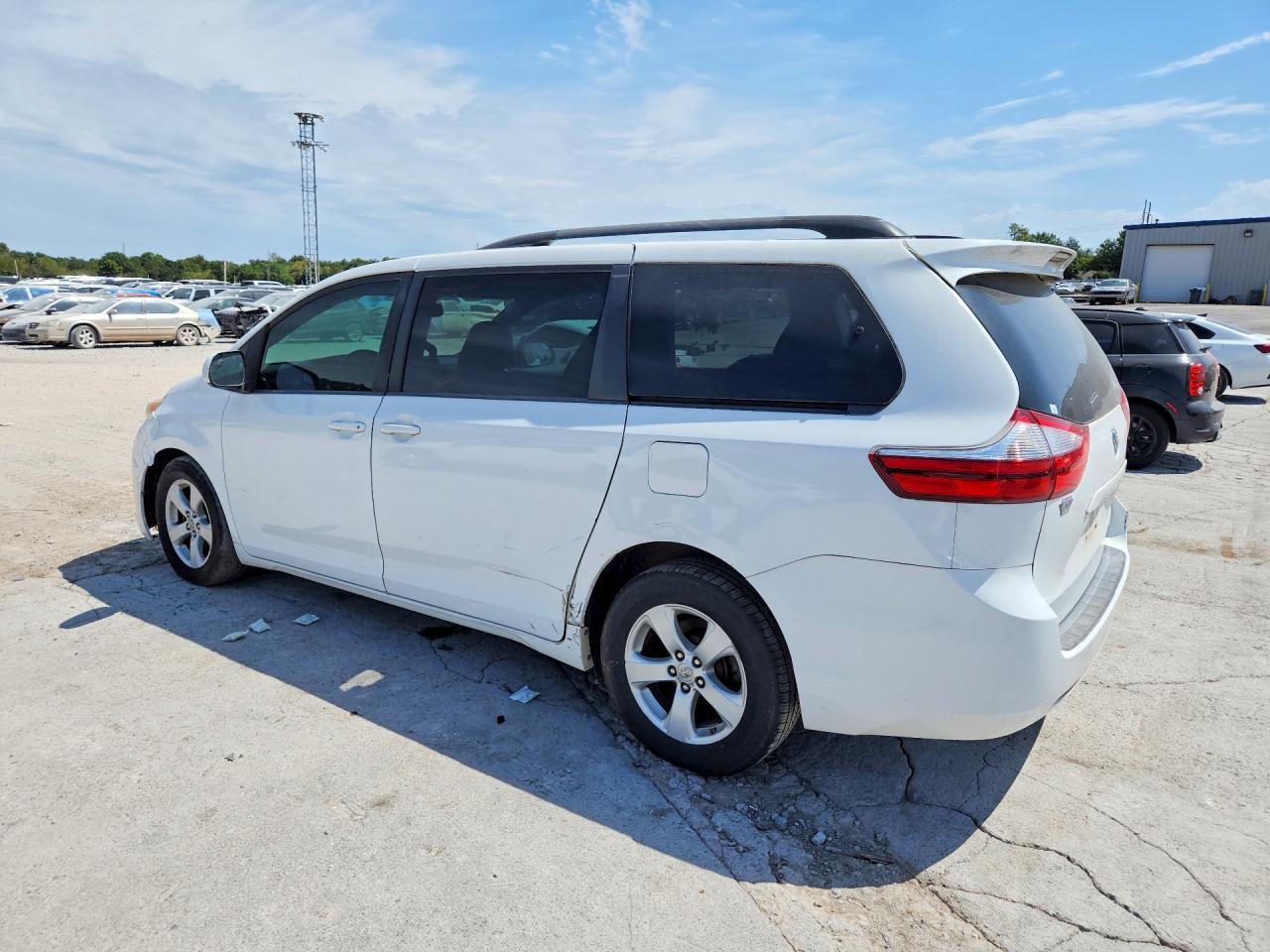 2015 TOYOTA SIENNA LE — снимка 2