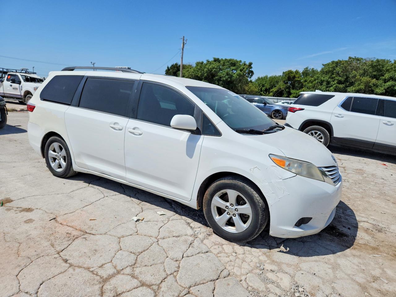 2015 TOYOTA SIENNA LE — снимка 4