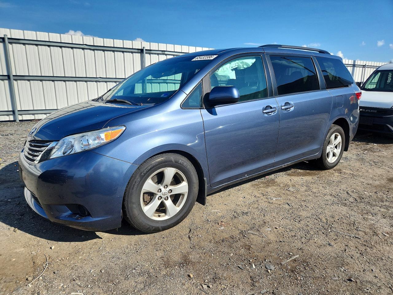 2017 TOYOTA SIENNA LE