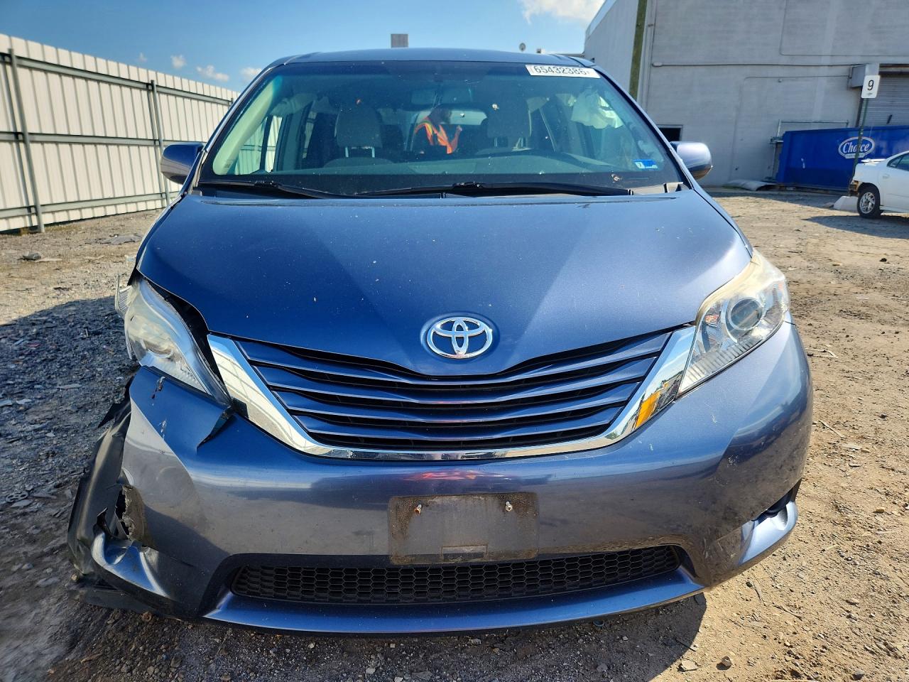 2017 TOYOTA SIENNA LE — снимка 5