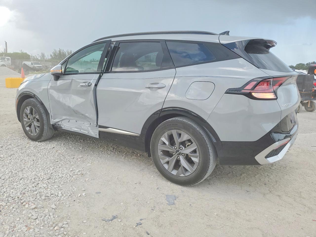 2025 KIA SPORTAGE SX — снимка 2