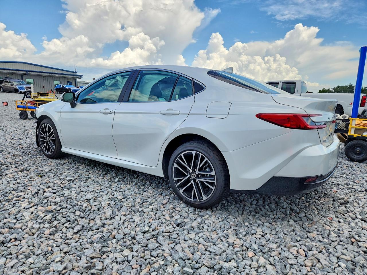 2026 TOYOTA CAMRY XLE — снимка 2