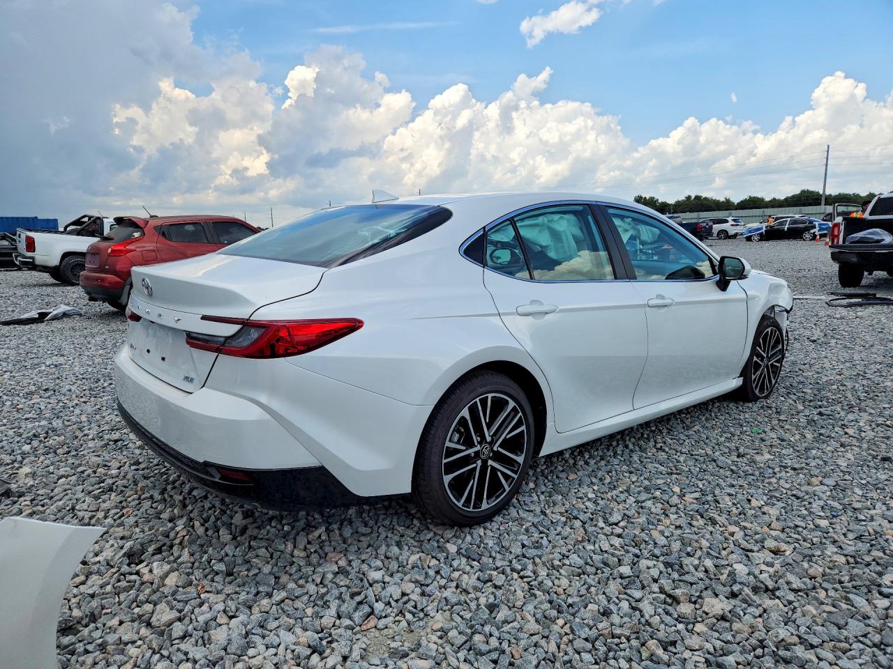 2026 TOYOTA CAMRY XLE — снимка 3