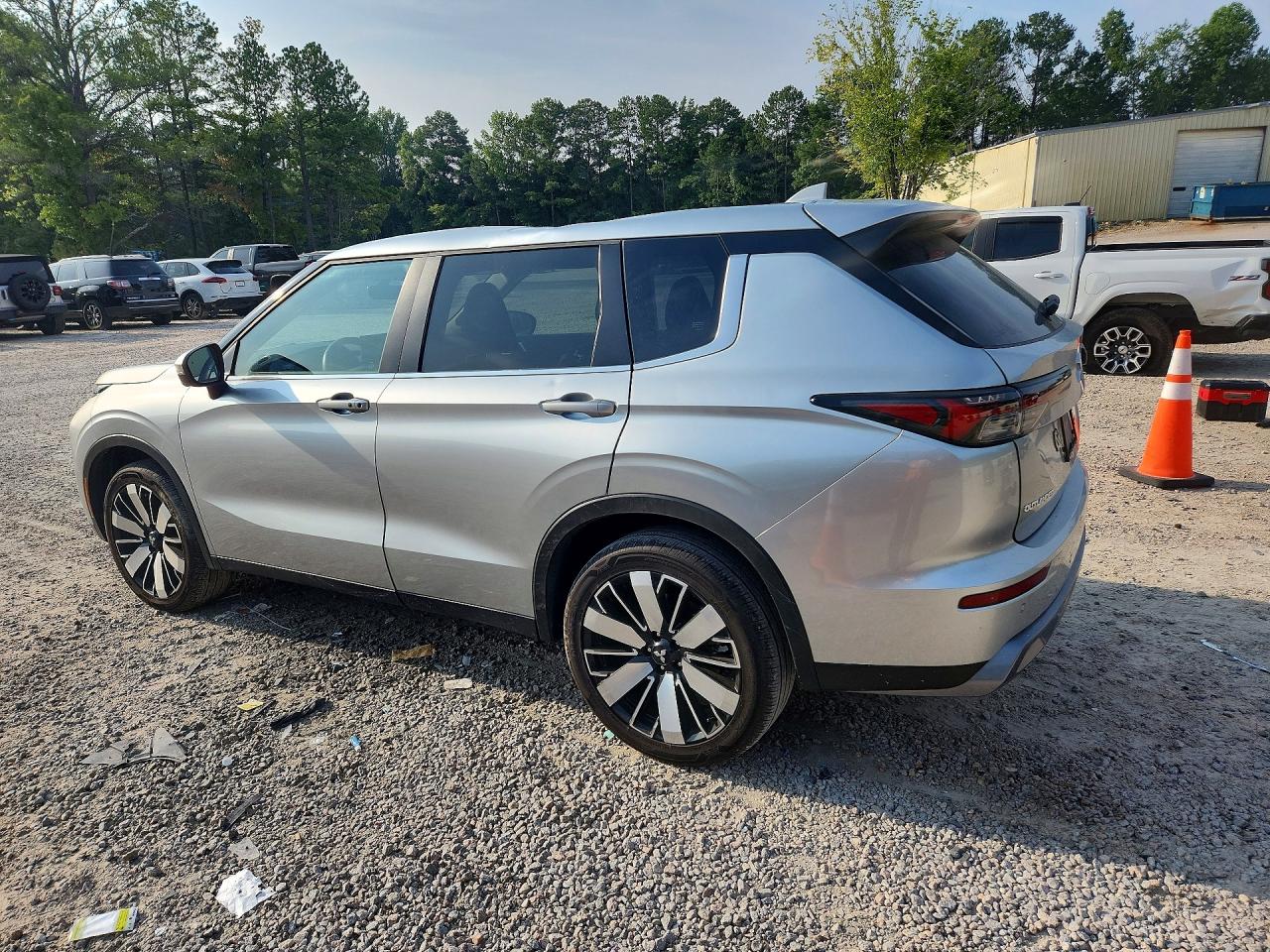 2025 MITSUBISHI OUTLANDER SE — снимка 2