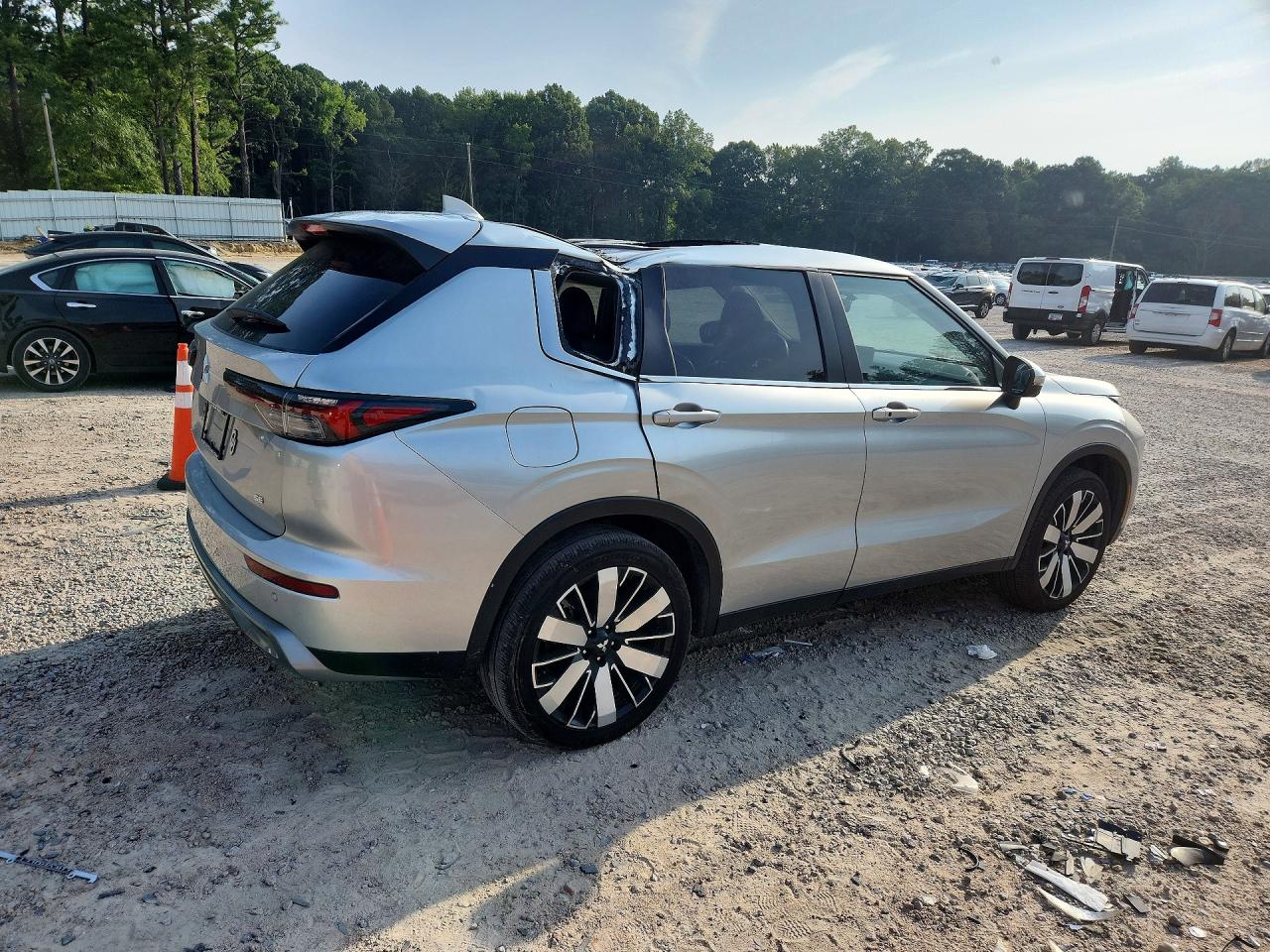 2025 MITSUBISHI OUTLANDER SE — снимка 3