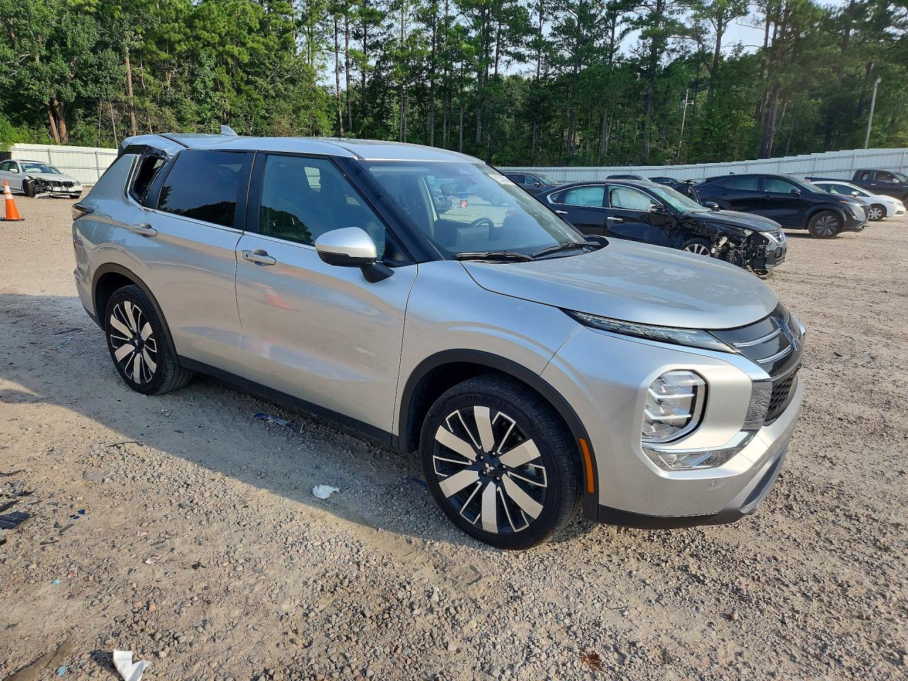 2025 MITSUBISHI OUTLANDER SE — снимка 4