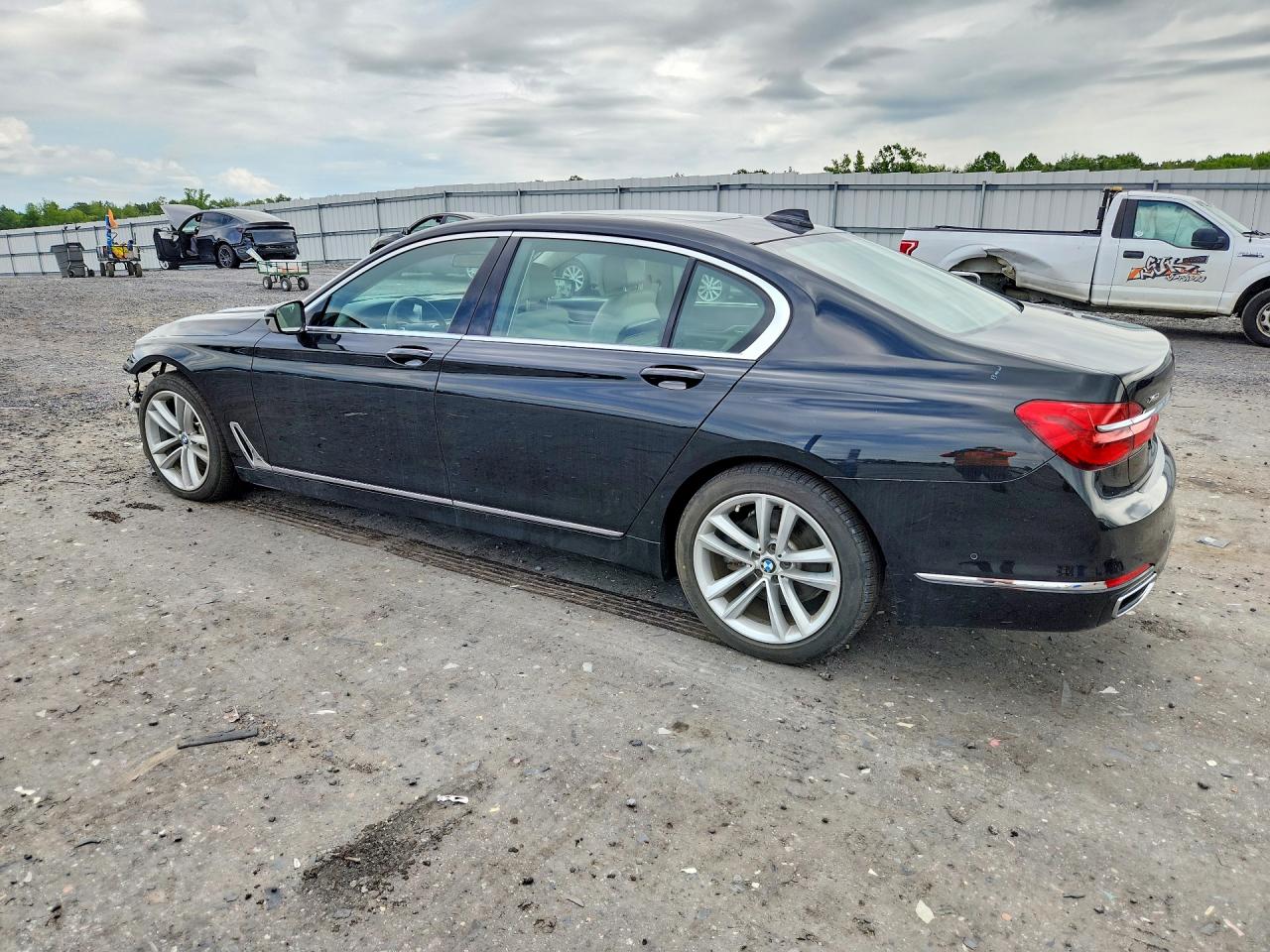 2016 BMW 750 XI — снимка 2
