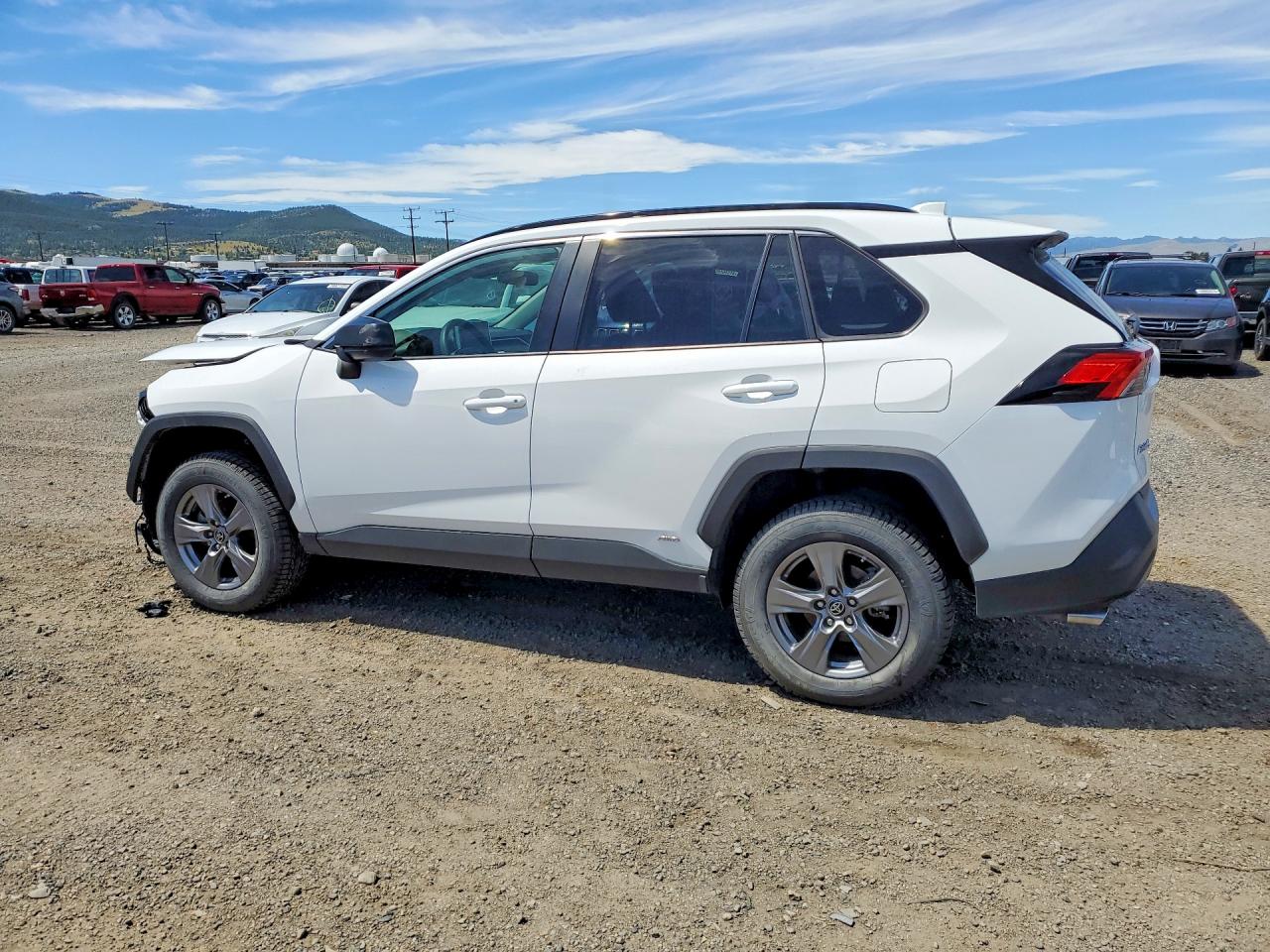 2024 TOYOTA RAV4 LE — снимка 2