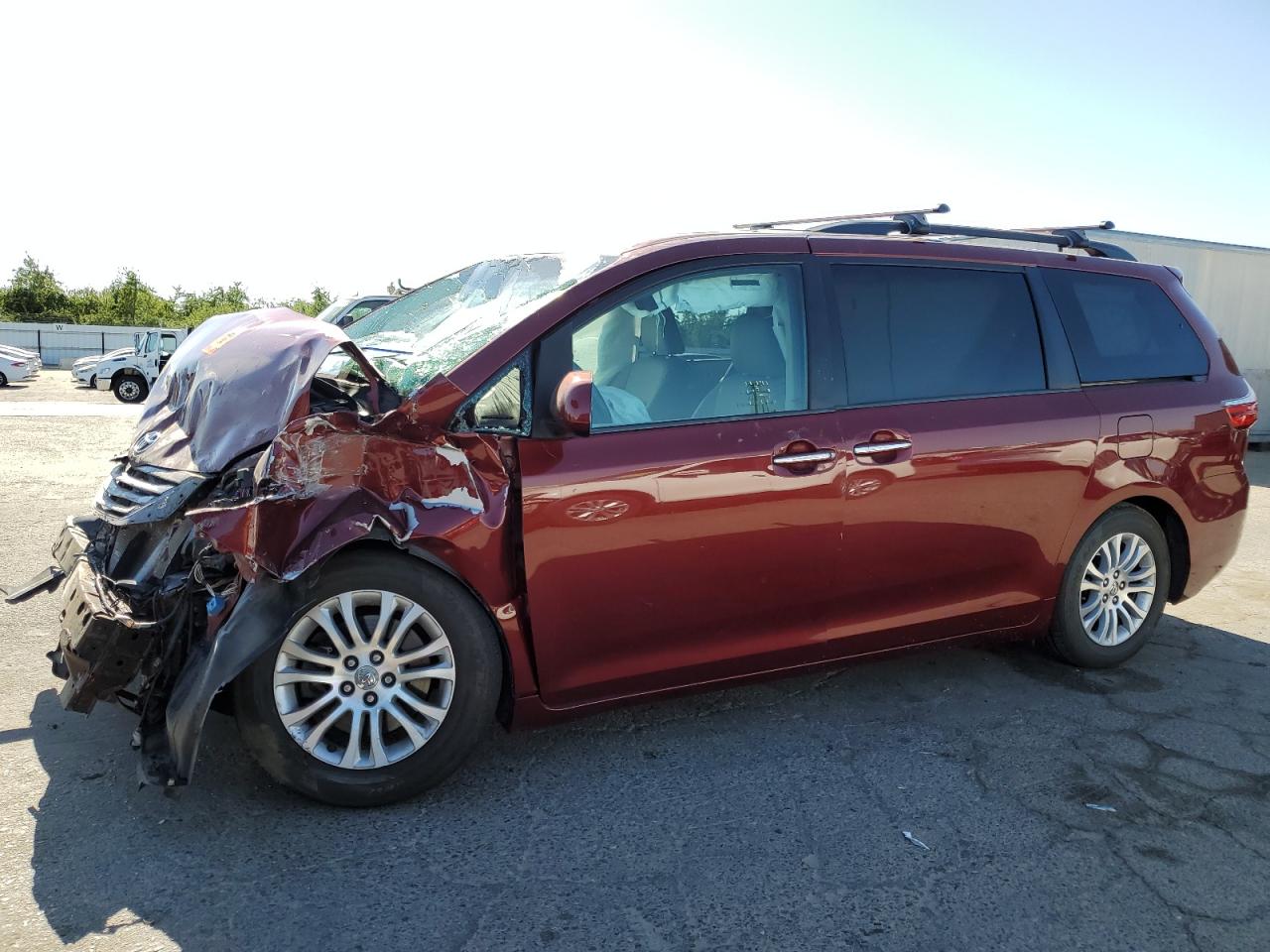 2015 TOYOTA SIENNA XLE