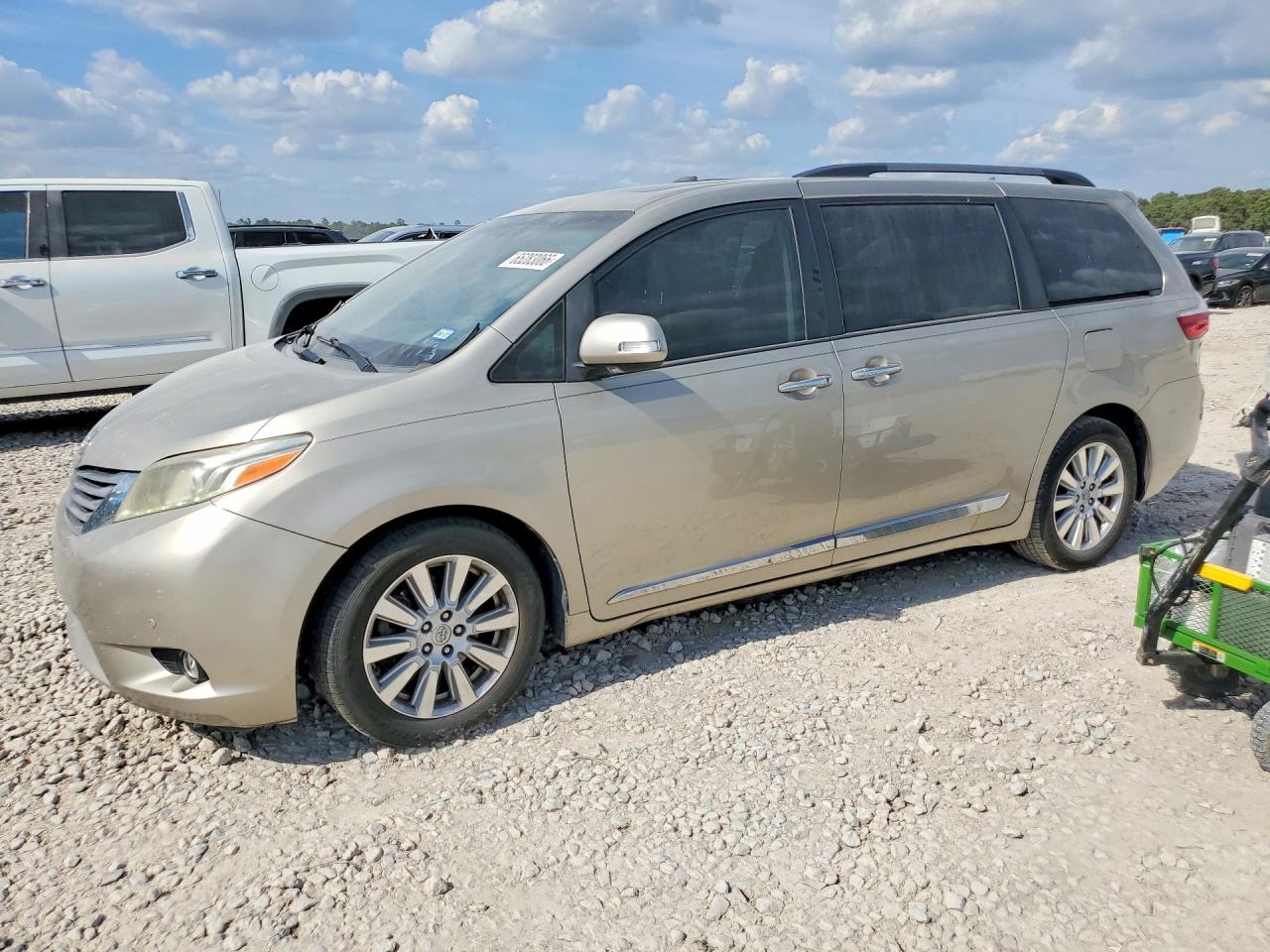 2017 TOYOTA SIENNA LIMITED PREMIUM 7-PASSENGER