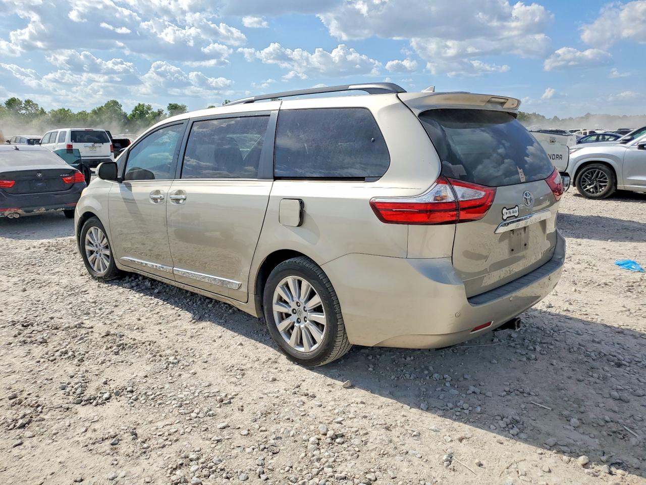 2017 TOYOTA SIENNA LIMITED PREMIUM 7-PASSENGER — снимка 2