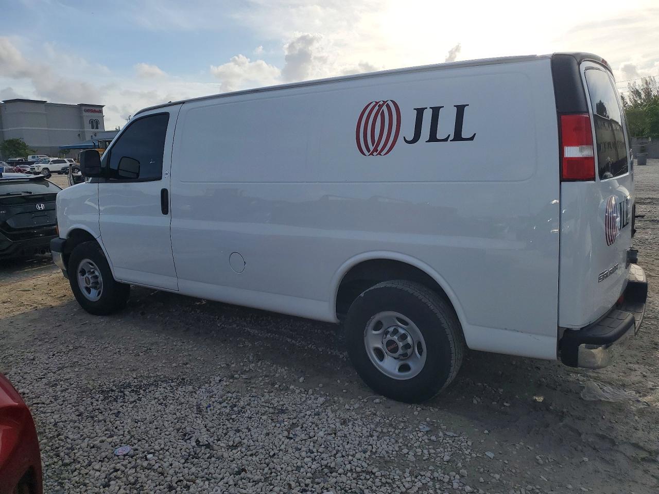 2022 GMC SAVANA G2500 — снимка 2
