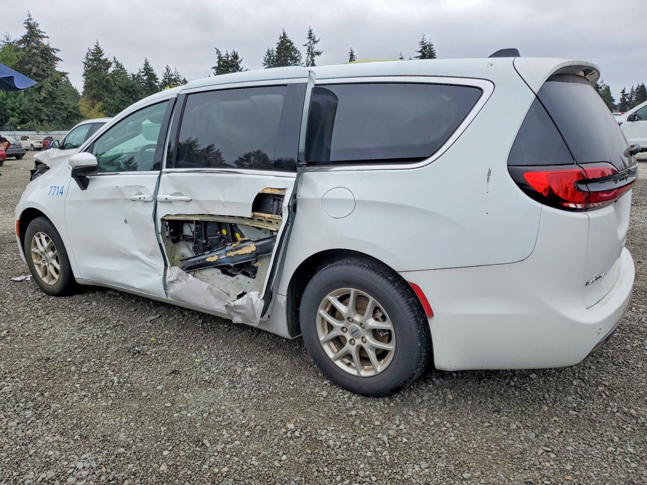 2023 CHRYSLER PACIFICA TOURING L — снимка 2