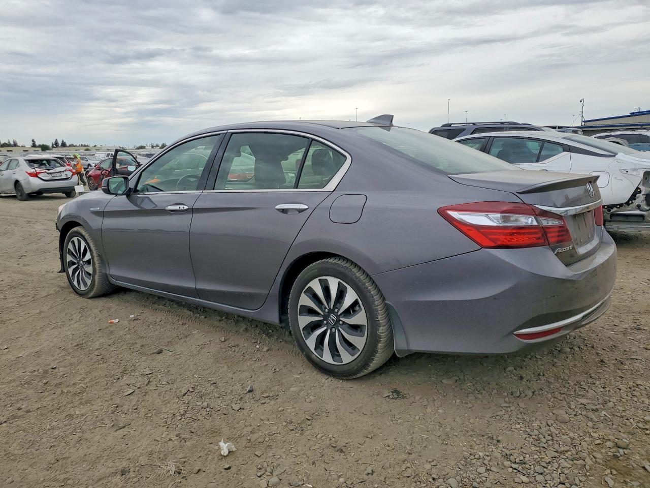2017 HONDA ACCORD HYBRID EXL — снимка 2