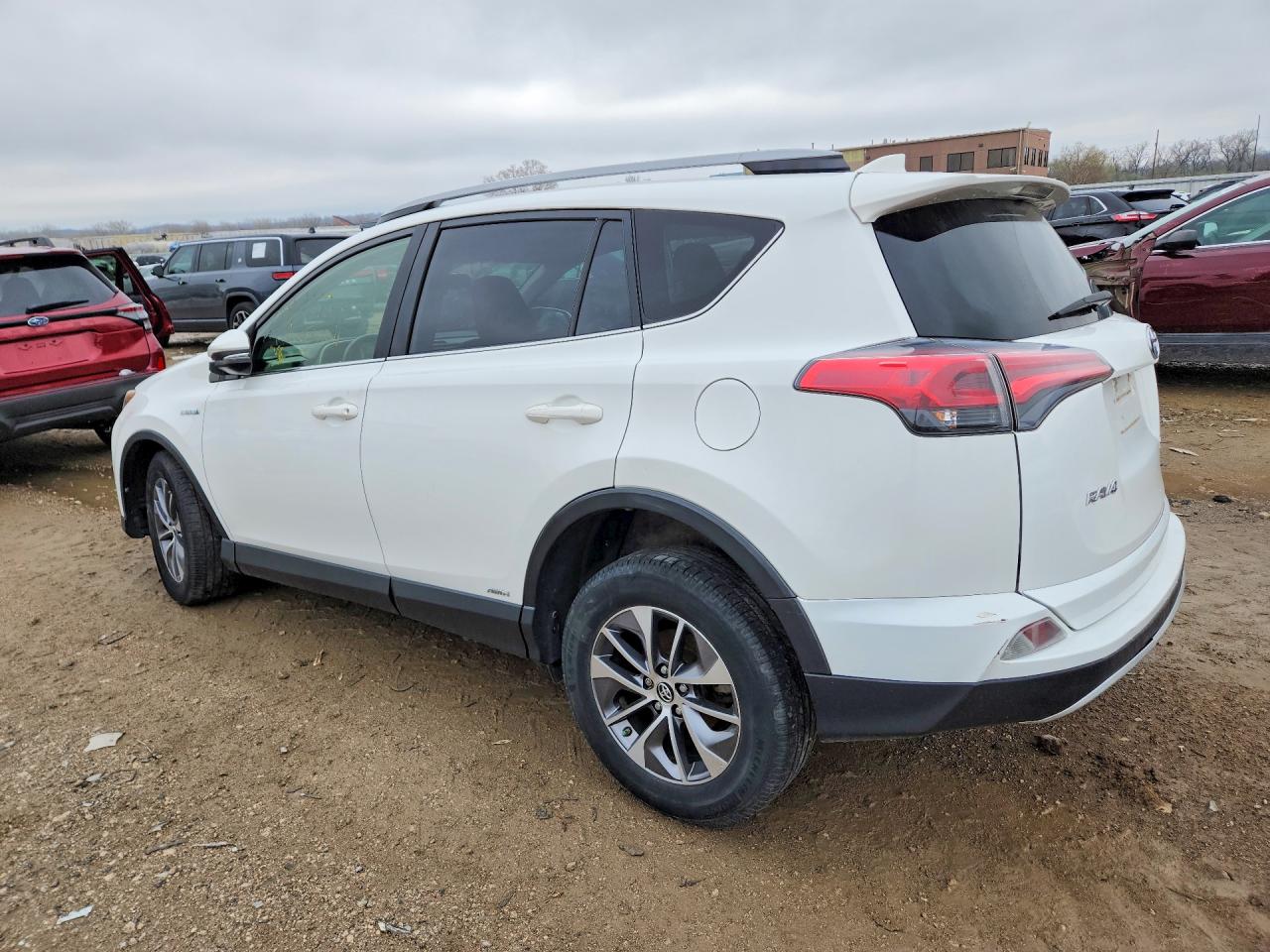 2017 TOYOTA RAV4 HYBRID XLE — снимка 2
