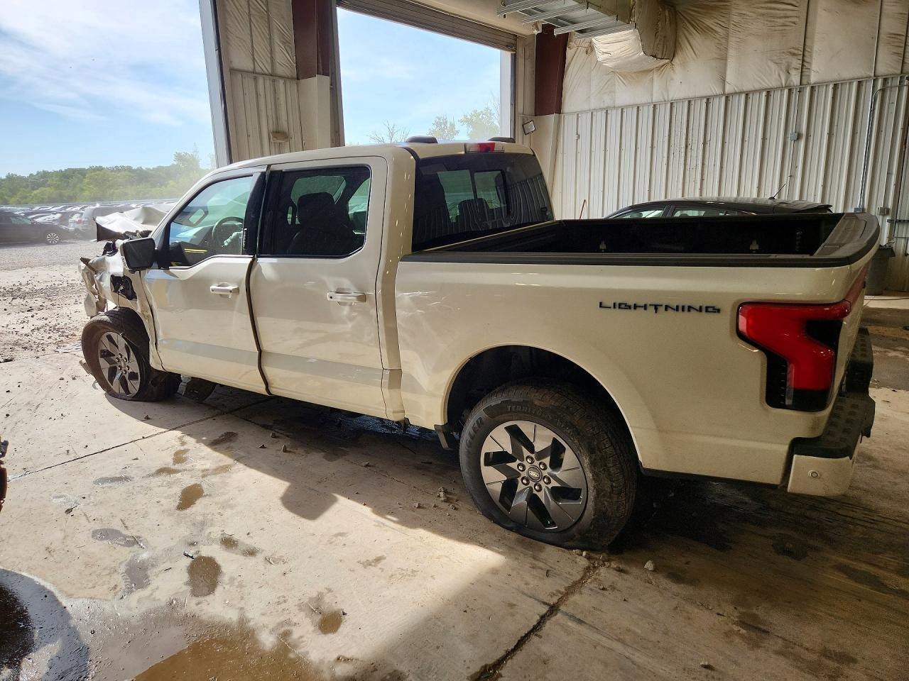 2023 FORD F150 LIGHTNING PRO — снимка 2