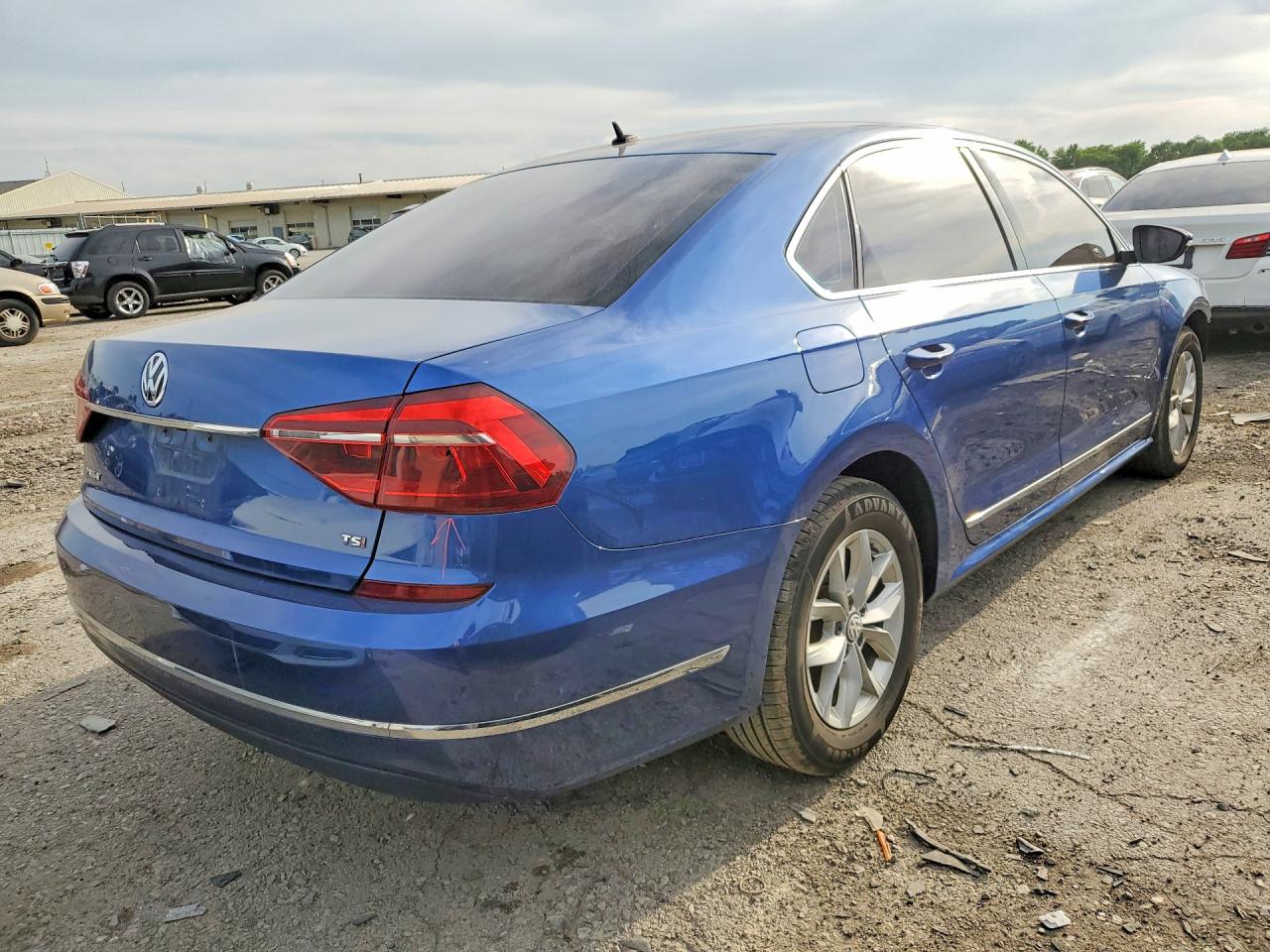 2017 VOLKSWAGEN PASSAT S — снимка 3