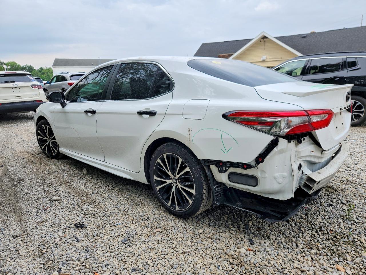 2018 TOYOTA CAMRY SE — снимка 2