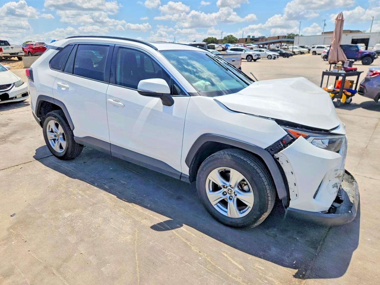 2021 TOYOTA RAV4 XLE — снимка 4